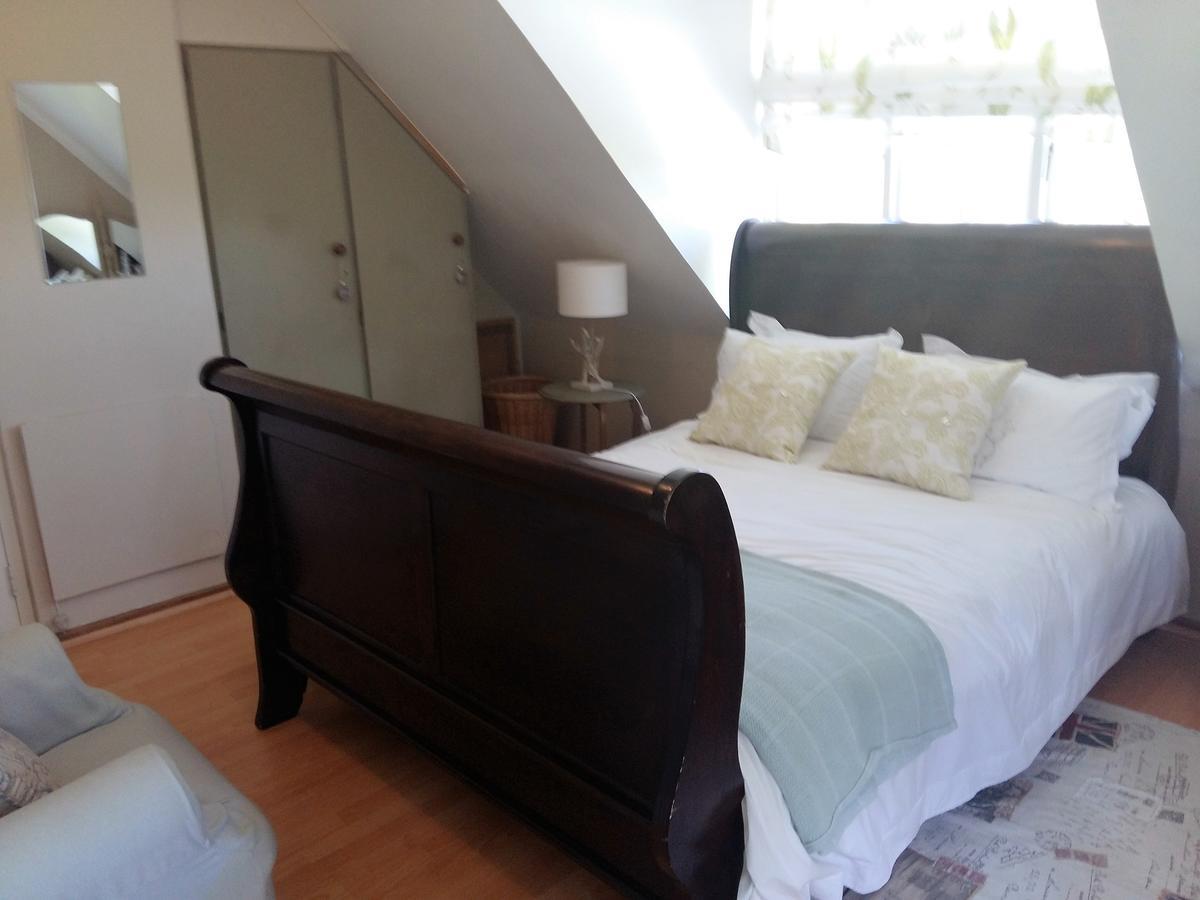 Almond Cottage Bed & Breakfast Somerset West Exterior foto