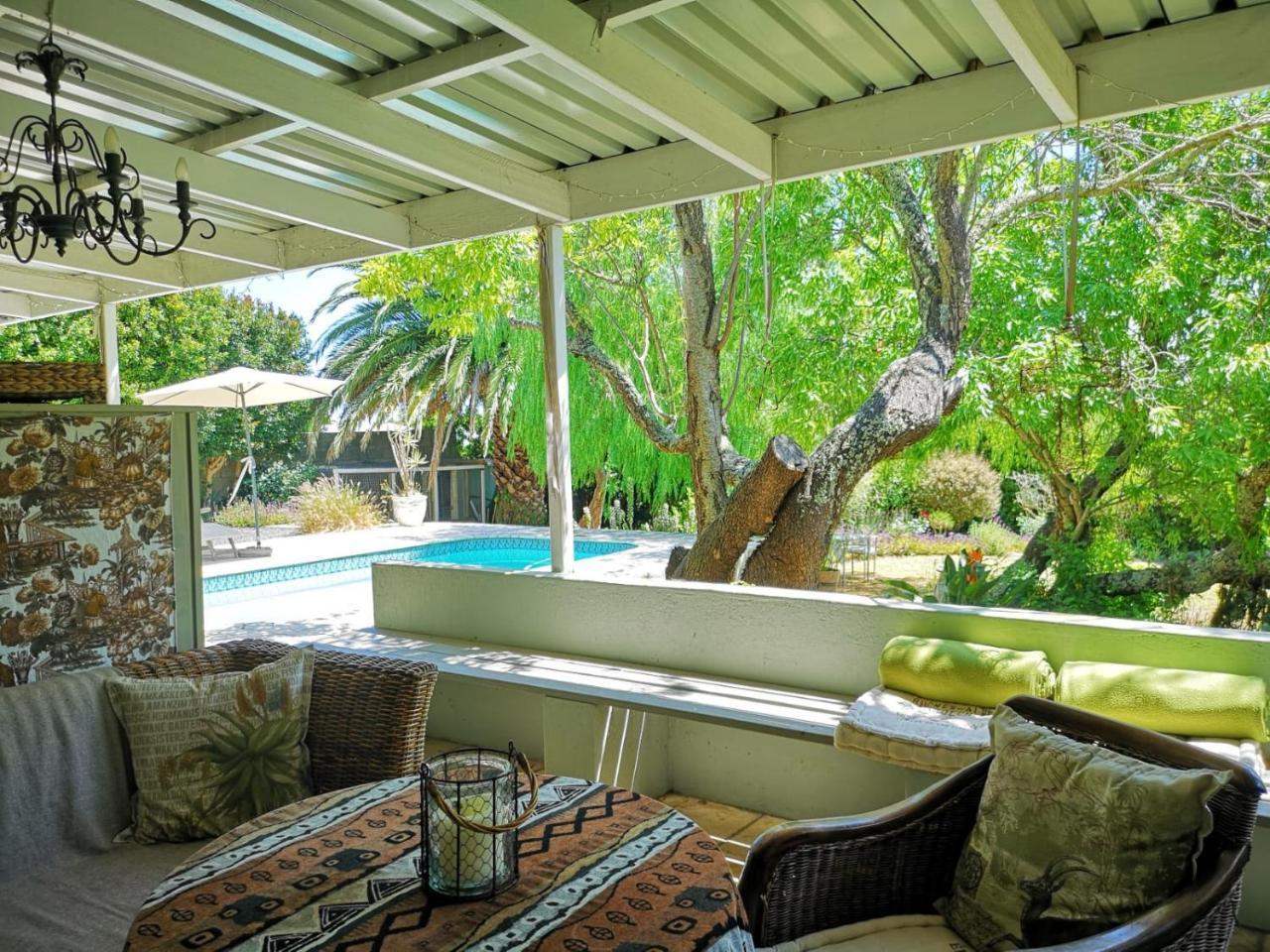 Almond Cottage Bed & Breakfast Somerset West Exterior foto