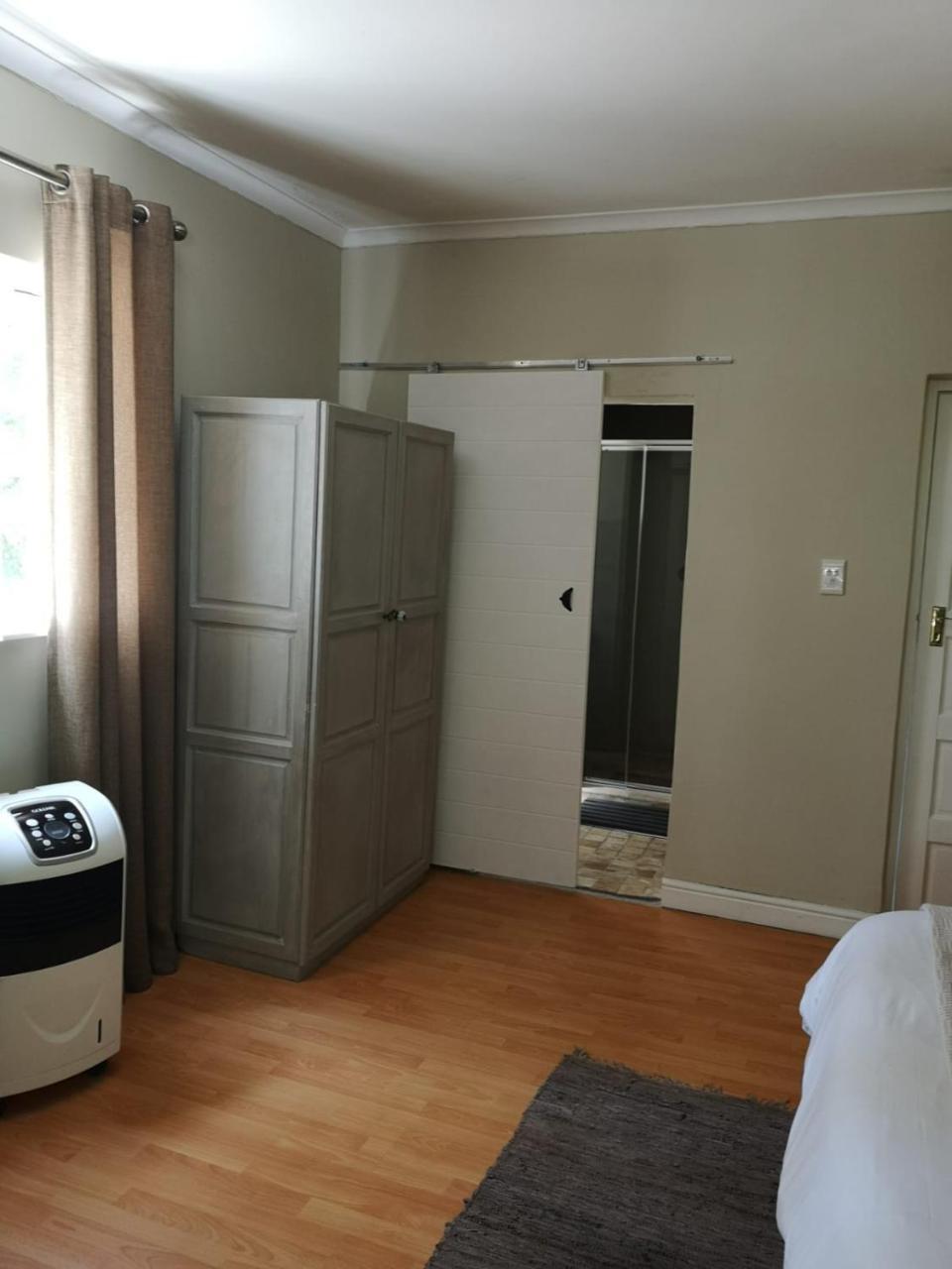 Almond Cottage Bed & Breakfast Somerset West Exterior foto